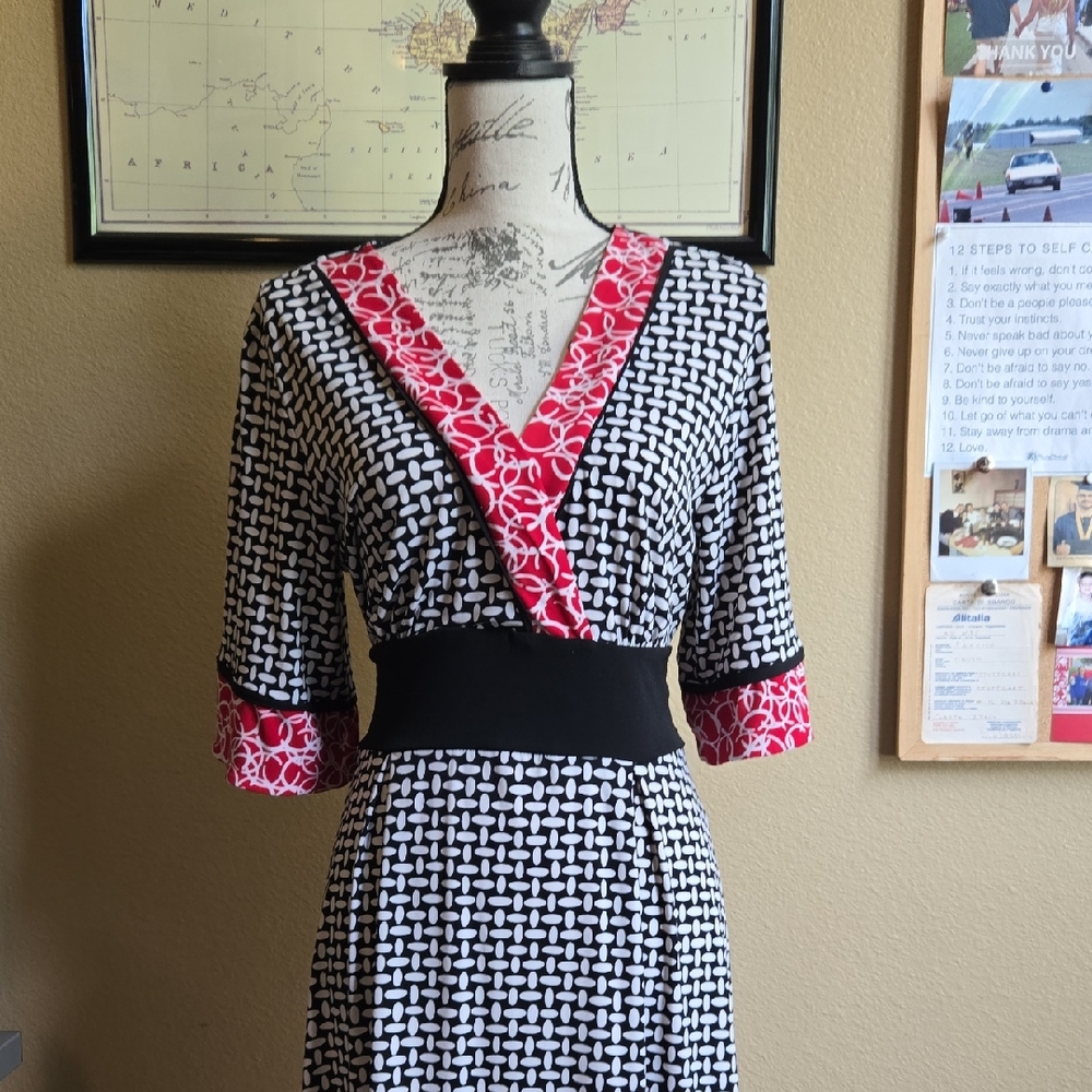 AGB Black and Red Geometric Long Sleeve Dress